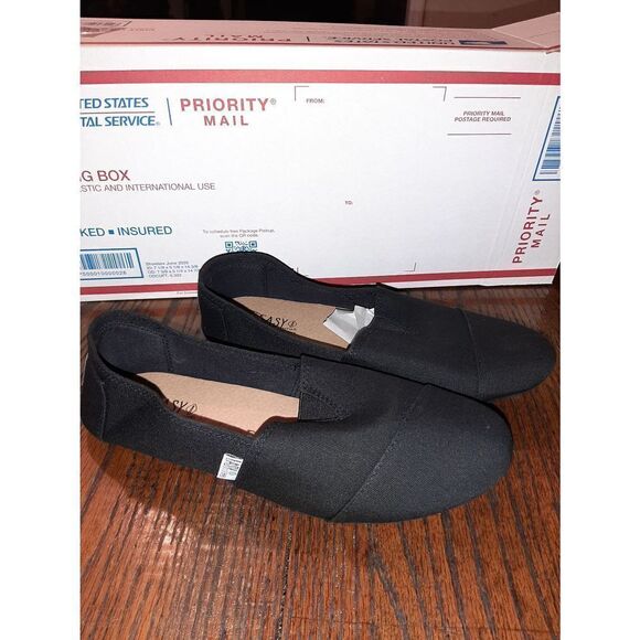 New Size 8 Black Easy USA Canvas Slip On Shoes Sneakers with Padded Inso… - Picture 2 of 4